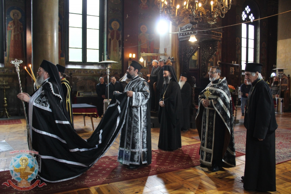 Преждеосвещена литургия в столичния храм „Св. Николай Софийски“