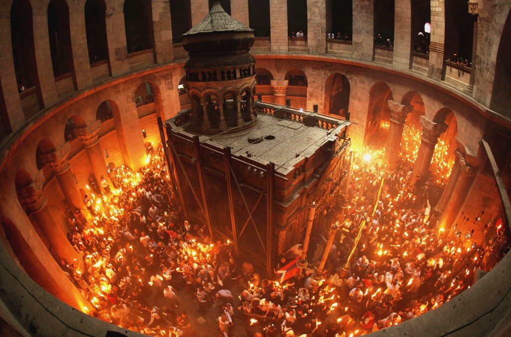 Благодатният огън бе измолен в Йерусалим